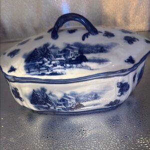 Cracker Barrel Blue and White Chinoiserie Covered Serving Bowl